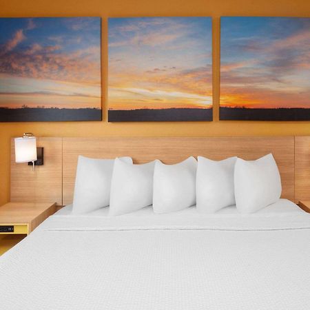 Days Inn By Wyndham Rockford I-90 Casino District Екстериор снимка