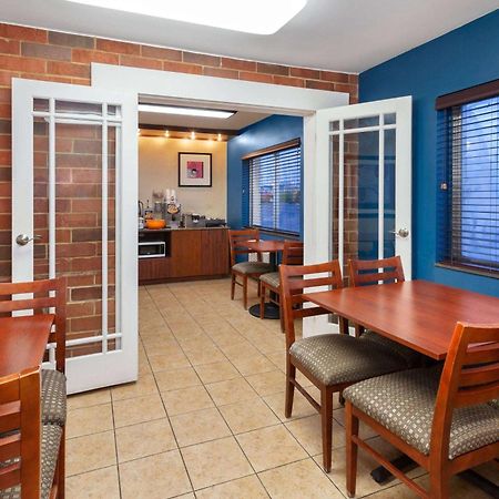 Days Inn By Wyndham Rockford I-90 Casino District Екстериор снимка