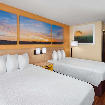 Days Inn By Wyndham Rockford I-90 Casino District Екстериор снимка