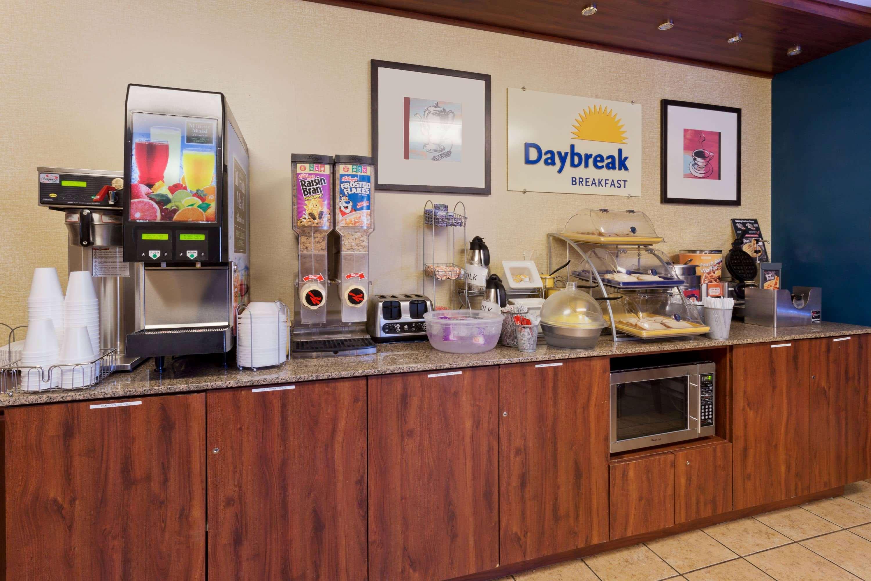 Days Inn By Wyndham Rockford I-90 Casino District Екстериор снимка