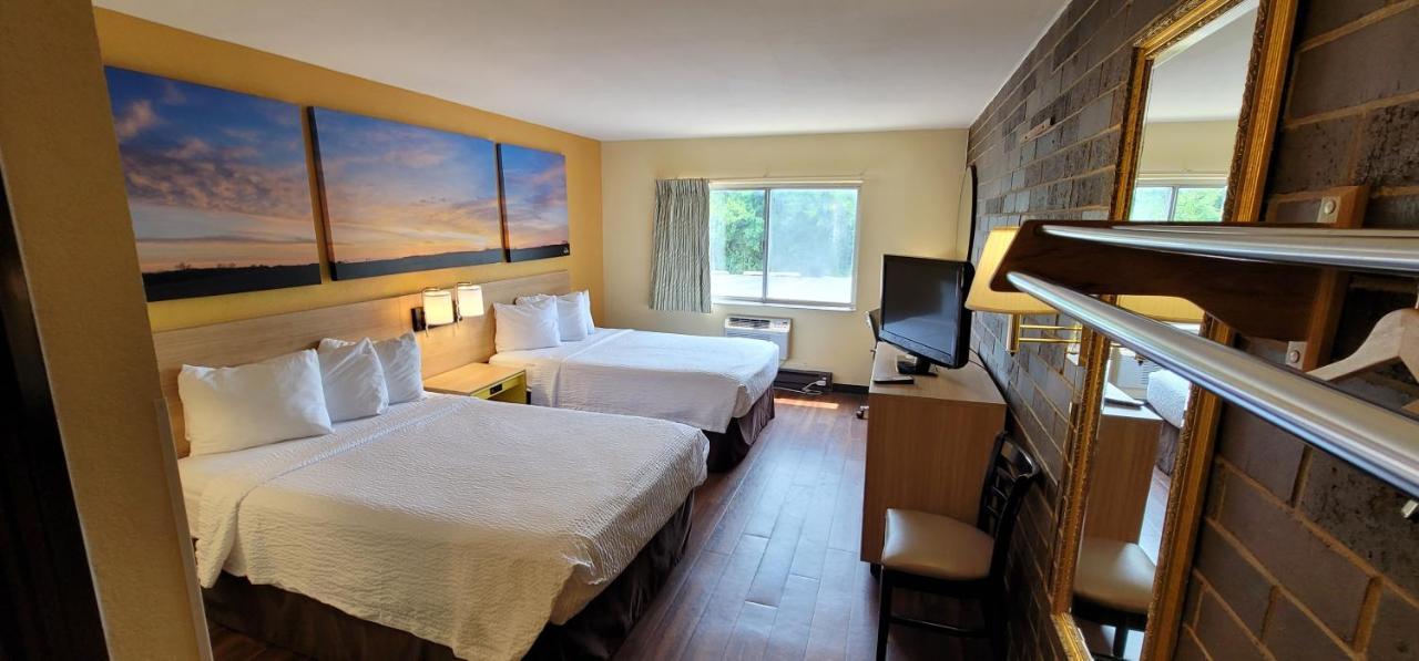 Days Inn By Wyndham Rockford I-90 Casino District Екстериор снимка