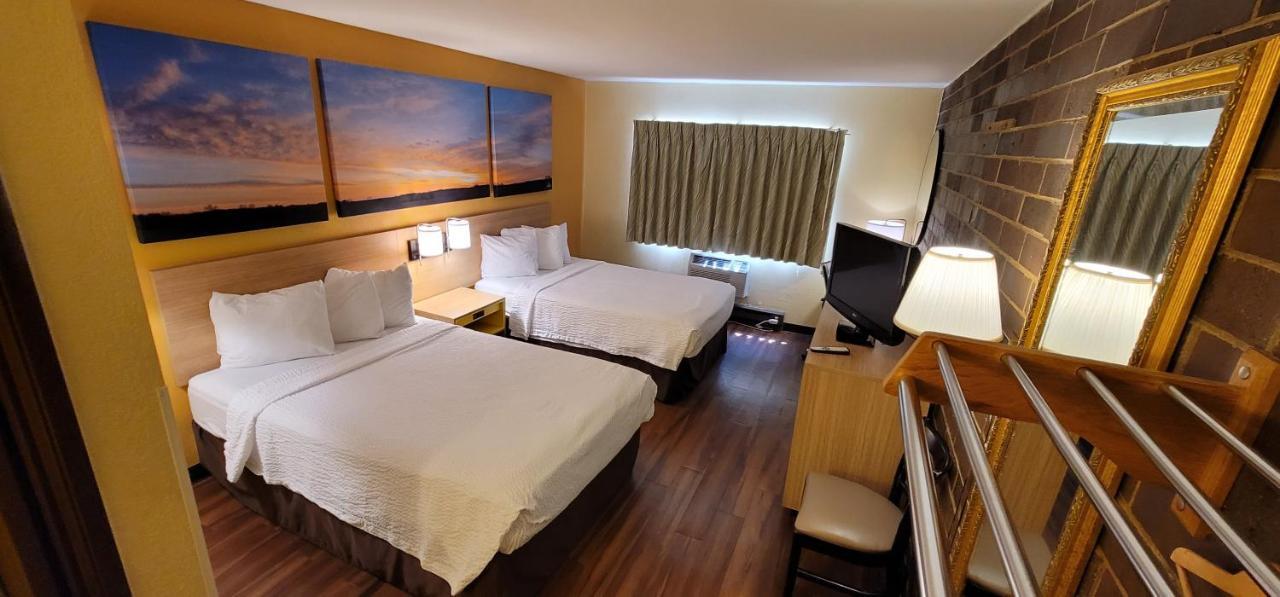 Days Inn By Wyndham Rockford I-90 Casino District Екстериор снимка