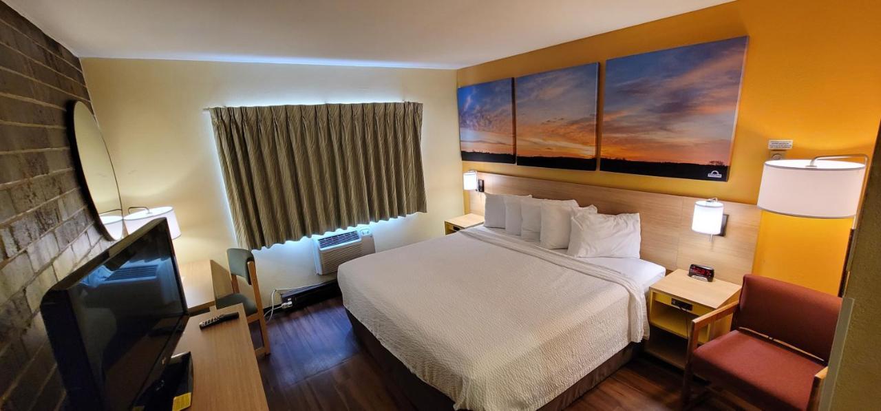 Days Inn By Wyndham Rockford I-90 Casino District Екстериор снимка