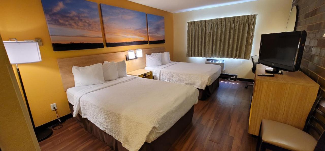 Days Inn By Wyndham Rockford I-90 Casino District Екстериор снимка