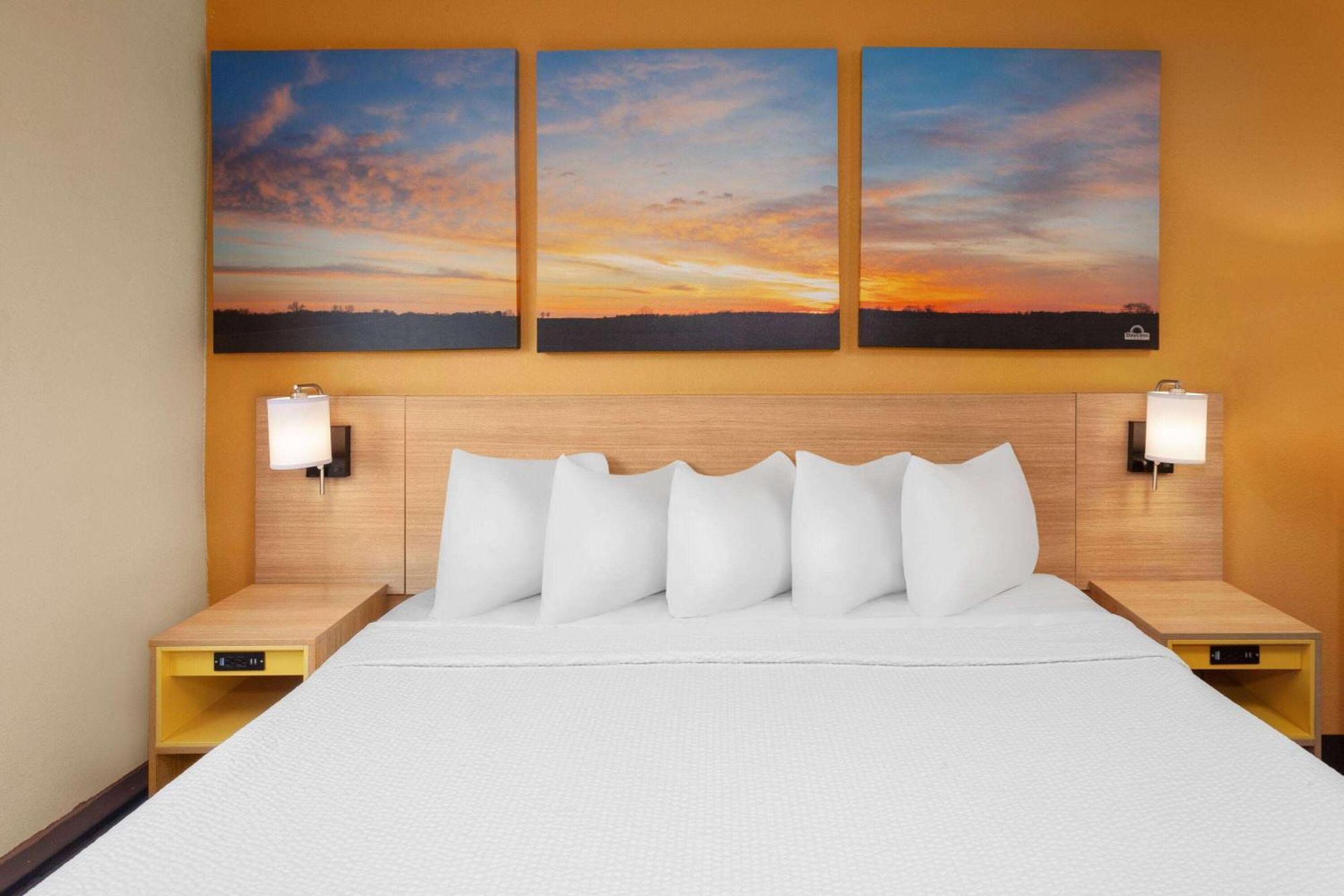 Days Inn By Wyndham Rockford I-90 Casino District Екстериор снимка