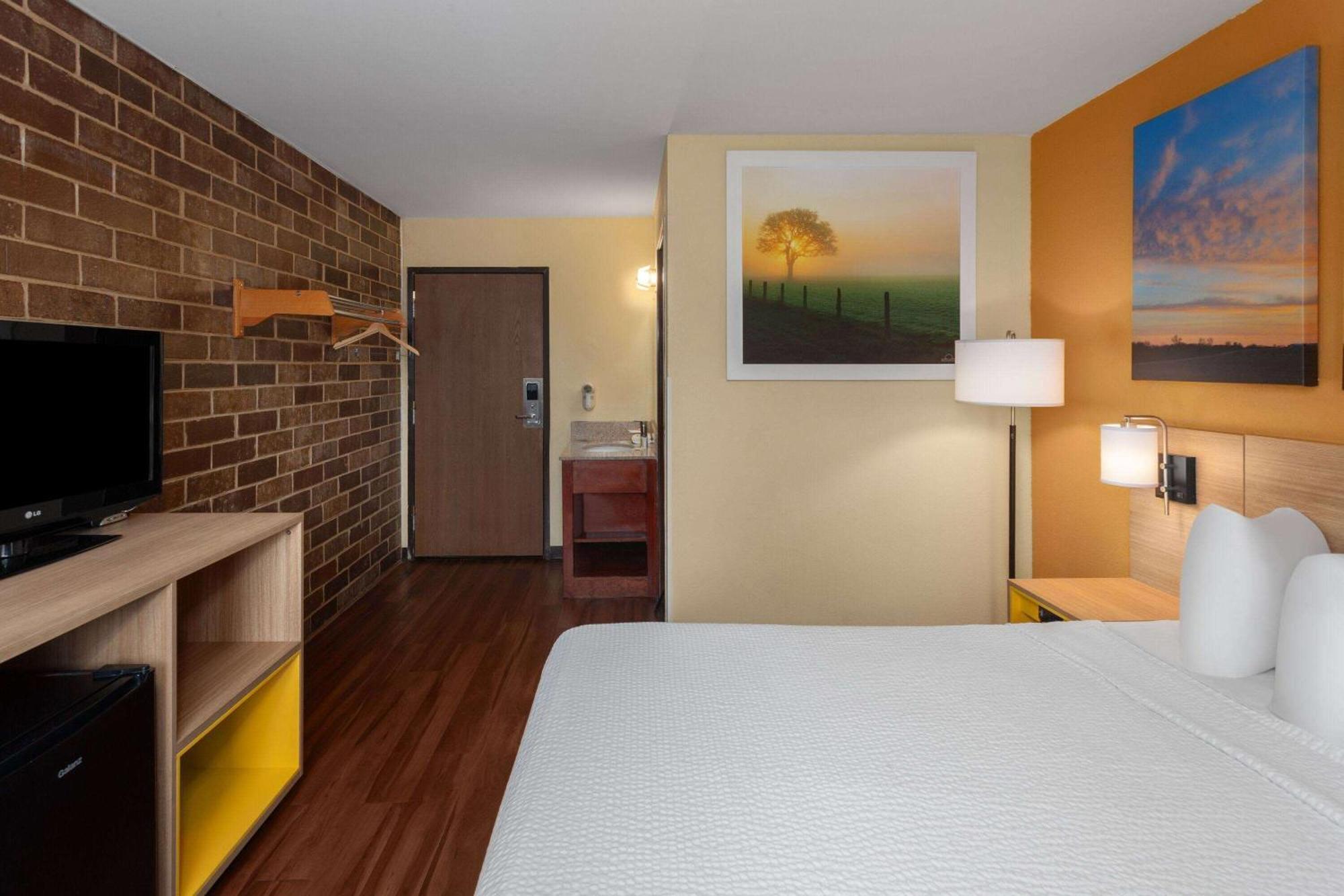 Days Inn By Wyndham Rockford I-90 Casino District Екстериор снимка
