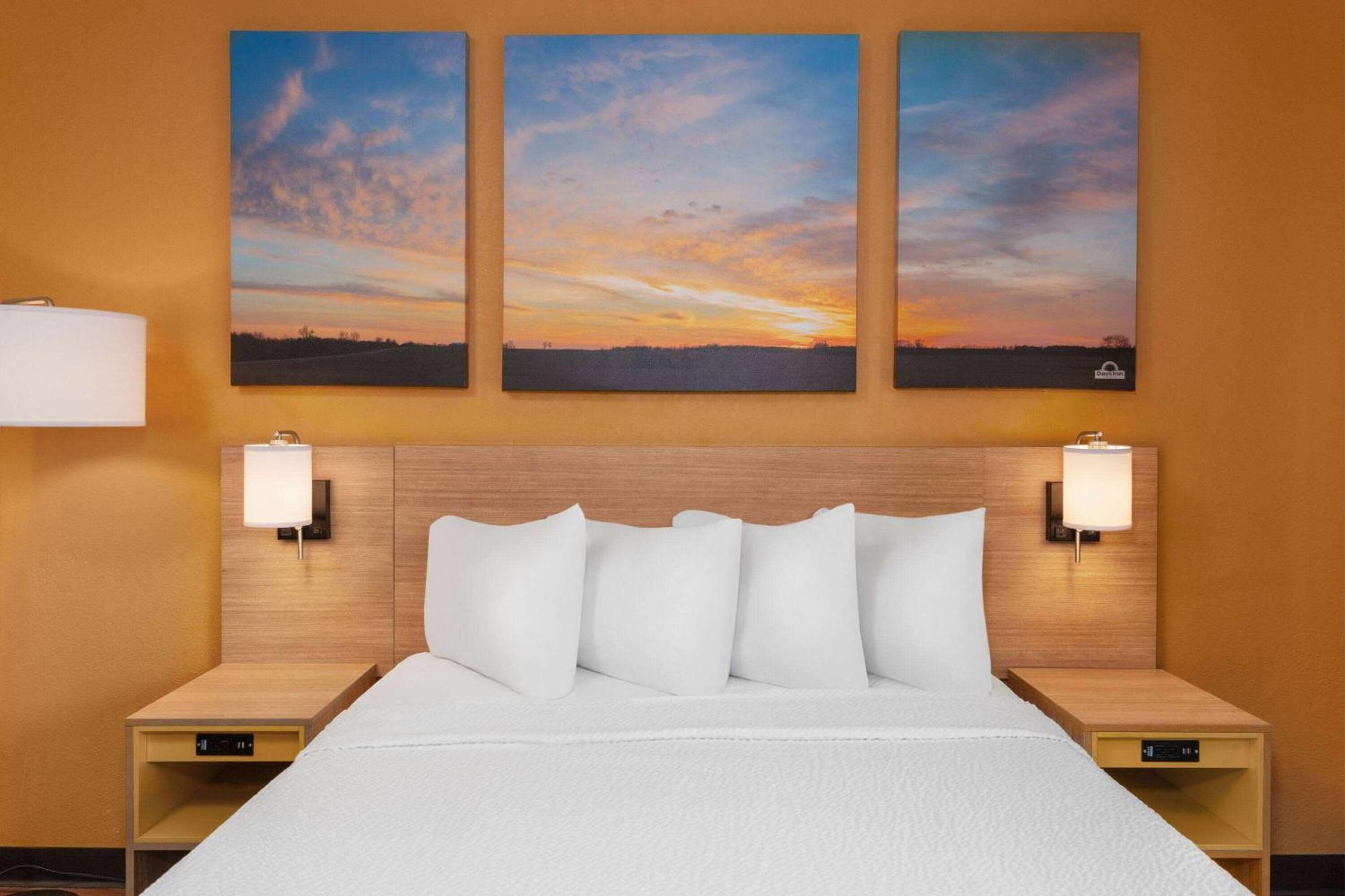 Days Inn By Wyndham Rockford I-90 Casino District Екстериор снимка