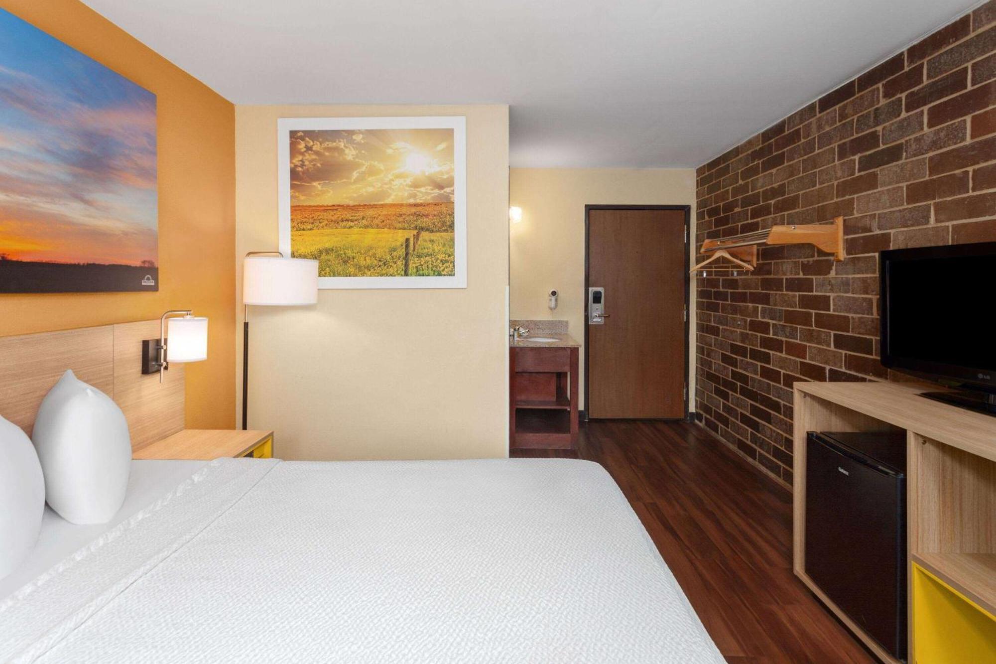 Days Inn By Wyndham Rockford I-90 Casino District Екстериор снимка