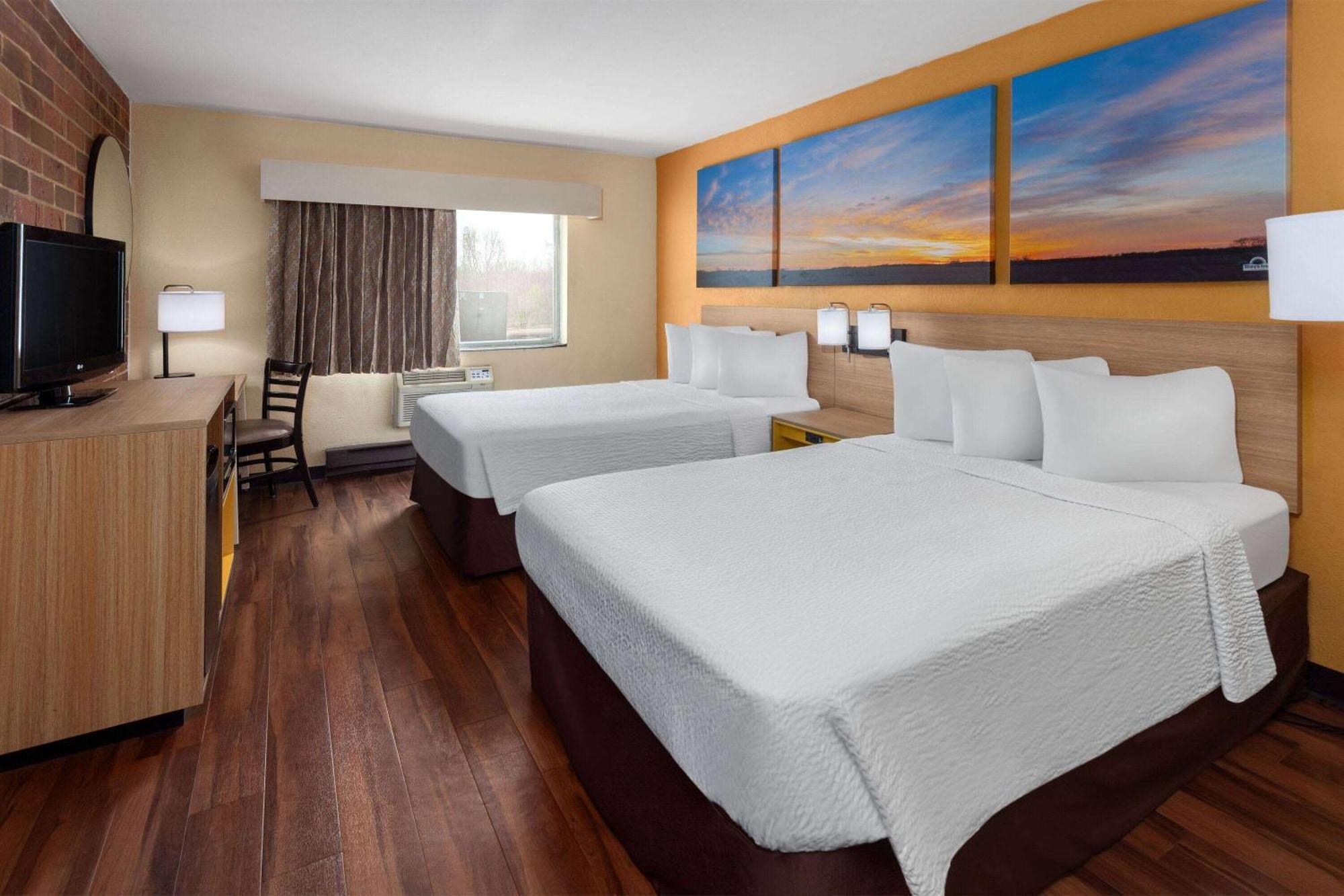 Days Inn By Wyndham Rockford I-90 Casino District Екстериор снимка