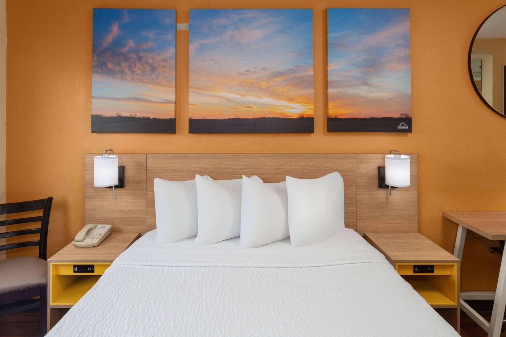 Days Inn By Wyndham Rockford I-90 Casino District Екстериор снимка