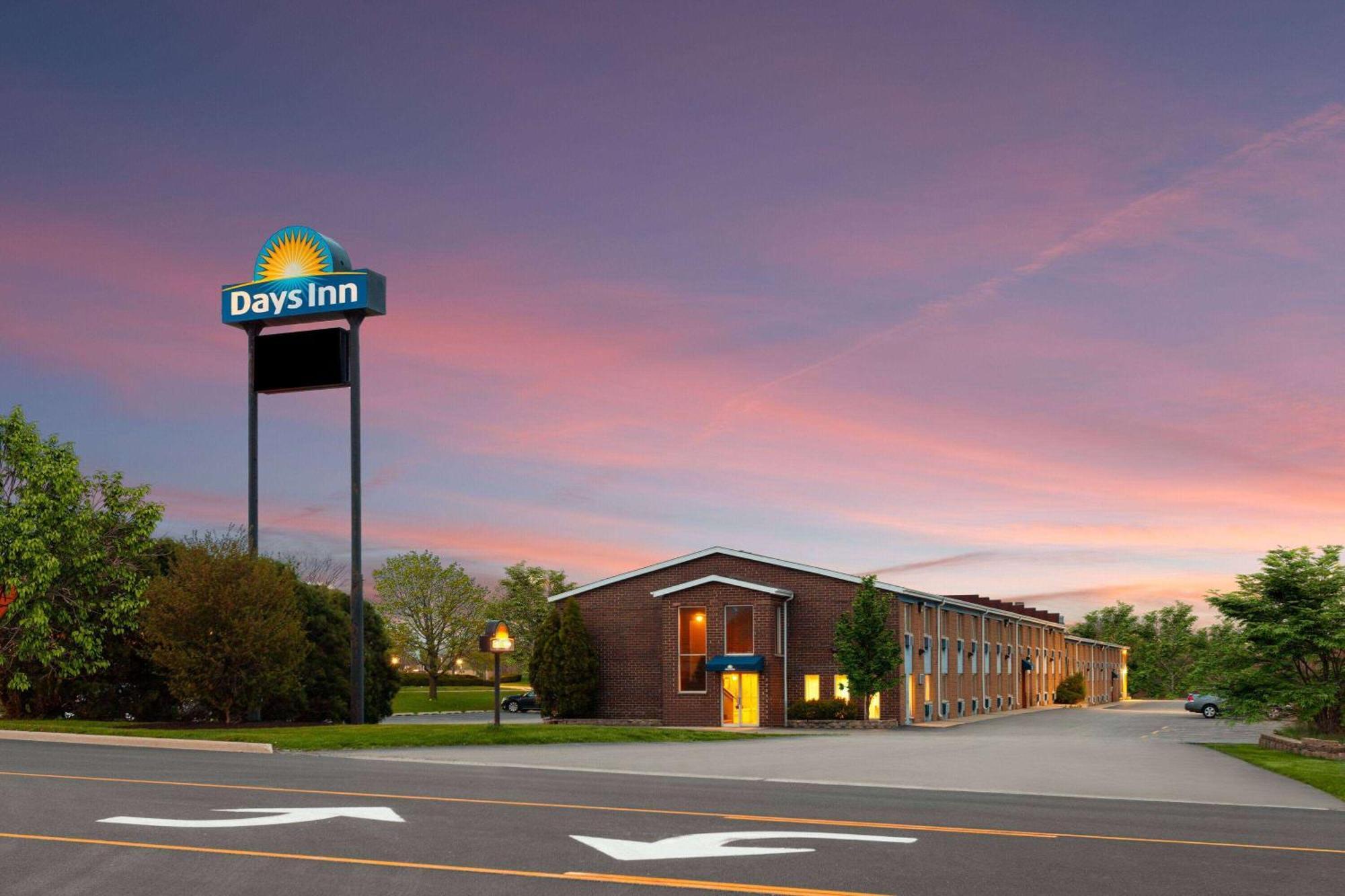 Days Inn By Wyndham Rockford I-90 Casino District Екстериор снимка