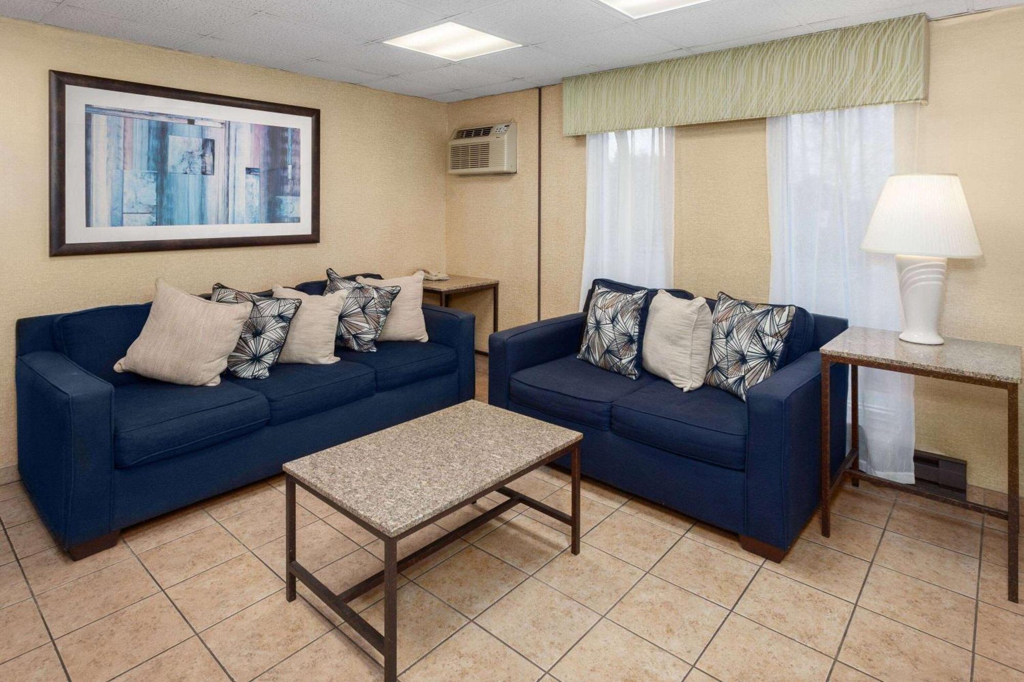 Days Inn By Wyndham Rockford I-90 Casino District Екстериор снимка